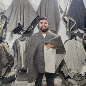 RUANA DOBLE FAZ LANA DE OVEJA TIPO 10