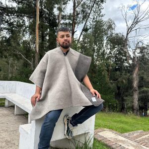 RUANA DOBLE FAZ LANA DE OVEJA TIPO 6