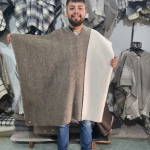 RUANA DOBLE FAZ LANA DE OVEJA TIPO 15